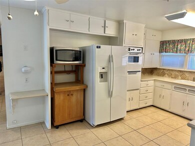 1401 Hillcrest Blvd, Gainesville, TX 76240 - photo 6