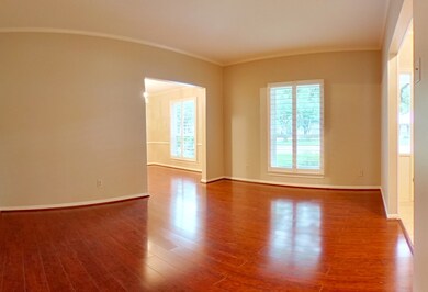 10051 Piping Rock Ln, Houston, TX 77042 - photo 4