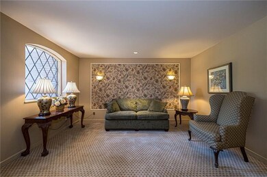 Welcome your guests in this well appointed lobby/r