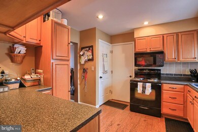 208 Mentzer Ave, New Holland, PA 17557 - photo 6