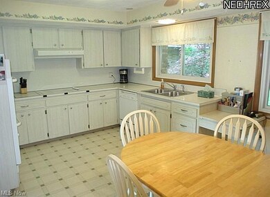 28852 Serenity Ln, Wickliffe, OH 44092 - photo 4