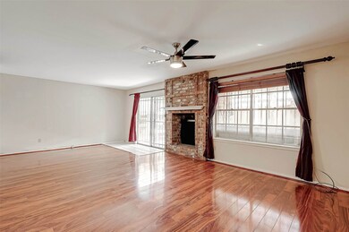 10309 Briar Forest Dr unit 33, Houston, TX 77042 - photo 3