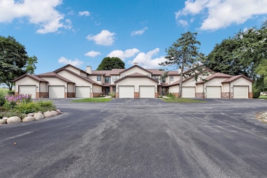 8127 S Legend Dr unit D, Franklin, WI 53132 - photo 4