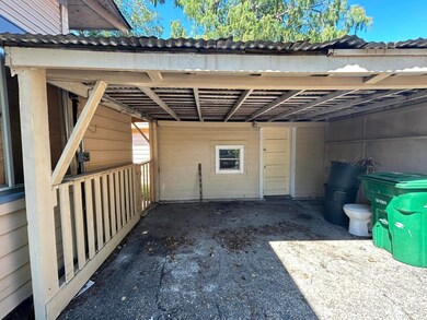 Carport & 1/1 Garage Apartment