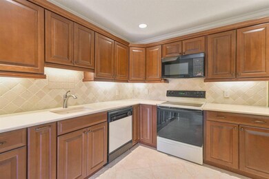 2LexingtonLane,UnitC_13