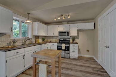 1646 SW 34th St, Redmond, OR 97756 - photo 5