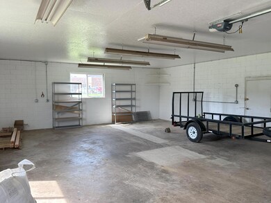 9-Garage Int1