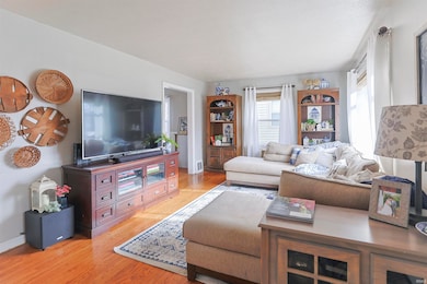 910 W Lawrence St, Mishawaka, IN 46545 - photo 2