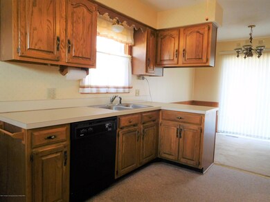 1622 Holly Ct, Lansing, MI 48910 - photo 3