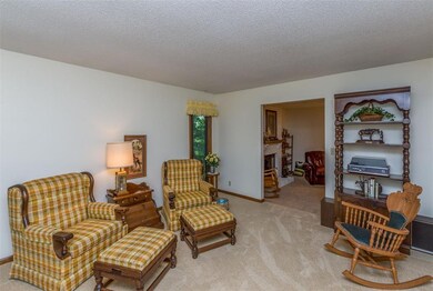 6221 High Country Dr NE, Cedar Rapids, IA 52411 - photo 3