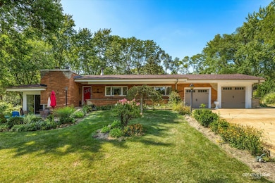 1002 Bruce Dr, Elgin, IL 60120 - photo 2