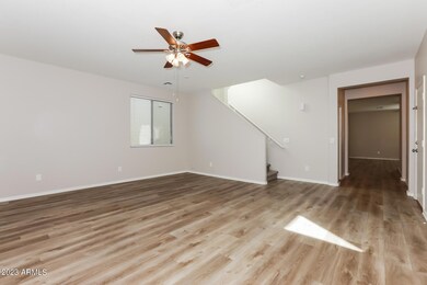 003-photo-living-room-13129944