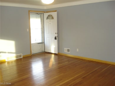 2253 E 290th St, Wickliffe, OH 44092 - photo 2