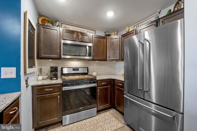 3089 Goshen Dr unit M51 L, Pennsburg, PA 18073 - photo 2