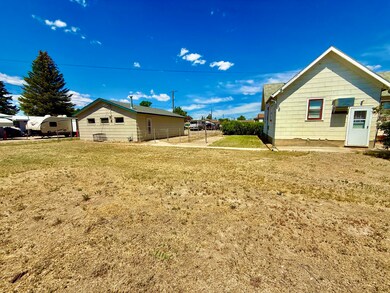 310 3rd St E, Chester, MT 59522 - photo 6