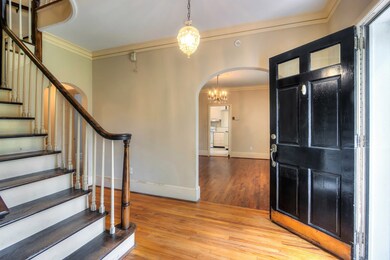 Another archway leading into dining room