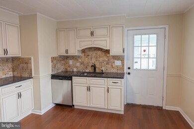788 Cleveland Ave, Chambersburg, PA 17201 - photo 2