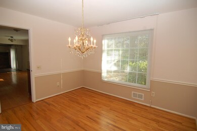 12624 Lamp Post Ln, Potomac, MD 20854 - photo 3