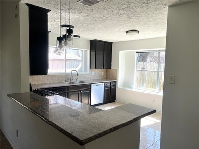 3218 Edgecreek Dr, Houston, TX 77066 - photo 5