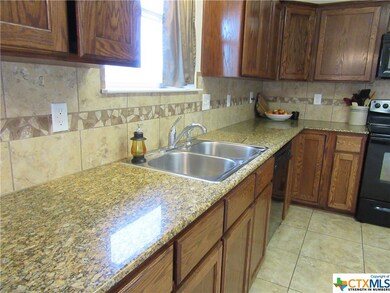 903 Macy Dr, Troy, TX 76579 - photo 2