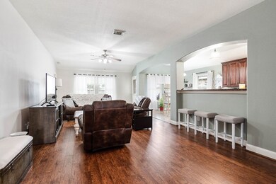 1822 Winding Trail Ln, Alvin, TX 77511 - photo 5