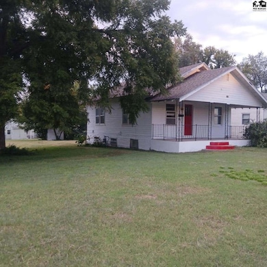 802 S Taylor St, Pratt, KS 67124 - photo 2