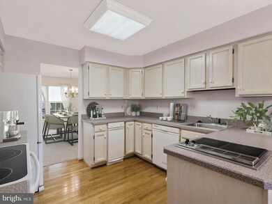 12213 Tildenwood Dr, Rockville, MD 20852 - photo 2