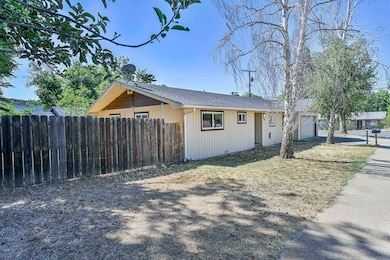 210 Sherman St, Yreka, CA 96097 - photo 2