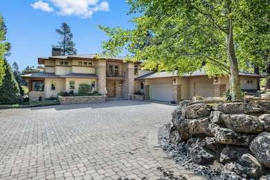 Paver driveway to home