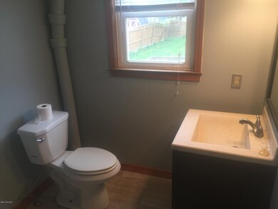 605 Sherwood Ave, Three Oaks, MI 49128 - photo 2