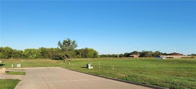 UNIT 16 Mckay Dr, Knoxville, IA 50138 - photo 4