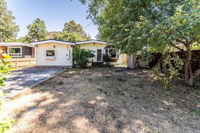 834 NE 11th St, Bend, OR 97701 - photo 2