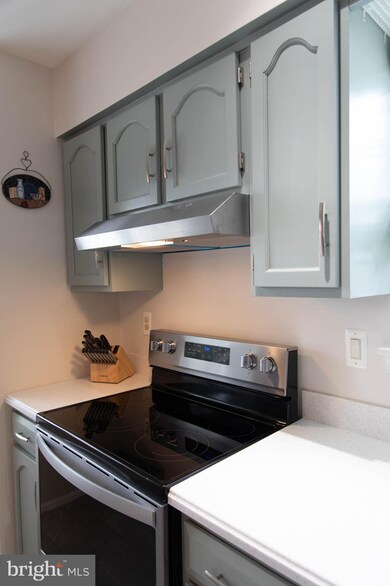 8 Hanover Ct, Mount Laurel, NJ 08054 - photo 5