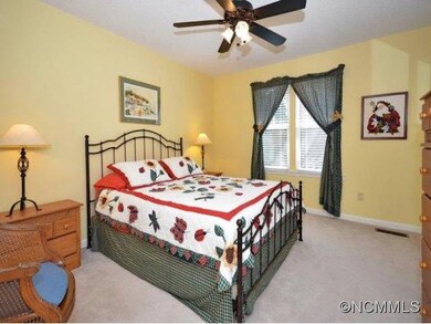 19 Gray Wolf Ln, Hendersonville, NC 28792 - photo 7