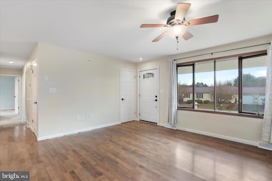 1349 Cedarwood Dr, Hagerstown, MD 21742 - photo 2