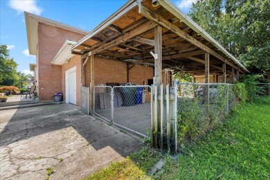 2757 Woodcroft Rd, Columbus, OH 43204 - photo 5