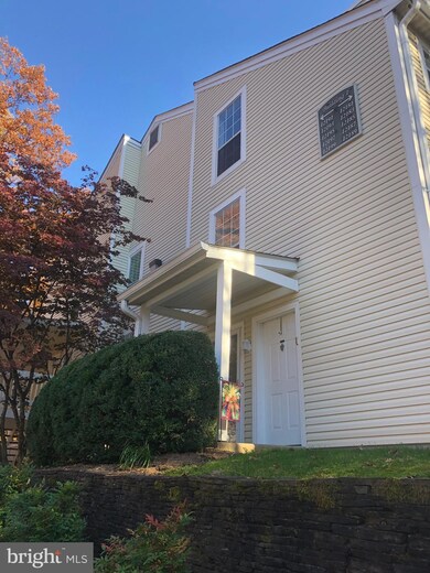 12197 Cardamom Dr, Woodbridge, VA 22192 - photo 2