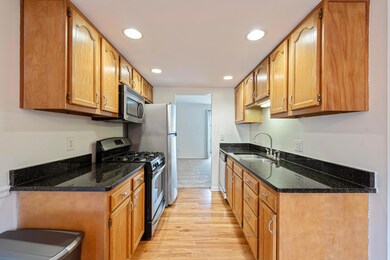 2583 Olde Hill Ct N unit C2583, Columbus, OH 43221 - photo 5