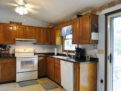 Updated Kitchen bright and clean and sliding door 