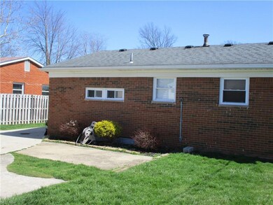 4504 Andover Ave, Lorain, OH 44055 - photo 3