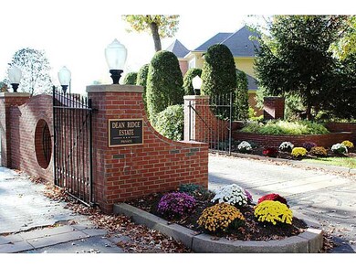 105 Dean Ridge Ct unit 105, Cranston, RI 02920 - photo 2