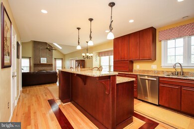 19707 Crystal View Ct, Germantown, MD 20876 - photo 4