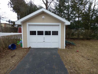 6 Surrey Rd, Schenectady, NY 12302 - photo 4