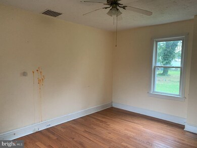 421 W 3rd St, Palmyra, NJ 08065 - photo 2