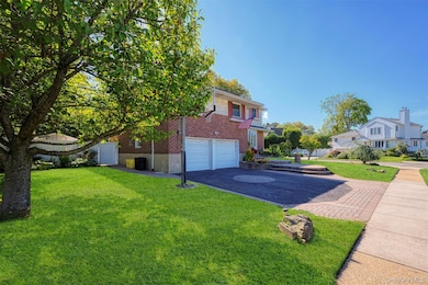 94 Phipps Ln, Plainview, NY 11803 - photo 3