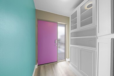 Entry hall w/storage