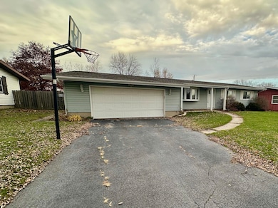 421 Sandalwood Dr, Valparaiso, IN 46385 - photo 2