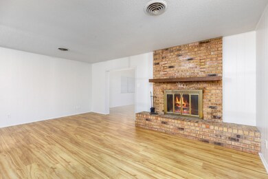 204 Crestwood Dr, Fredericksburg, TX 78624 - photo 5