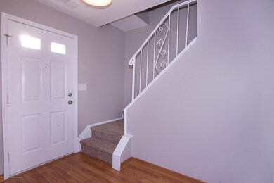 _RMJ8190.jpg foyer