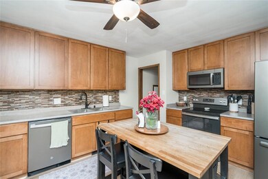 2736 62nd St, Des Moines, IA 50322 - photo 2